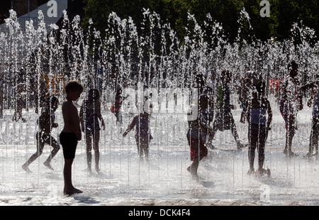 Hitzewelle 2013 - Universität der Künste - Central Saint Martins Campus - Kings Cross Central - London Stockfoto