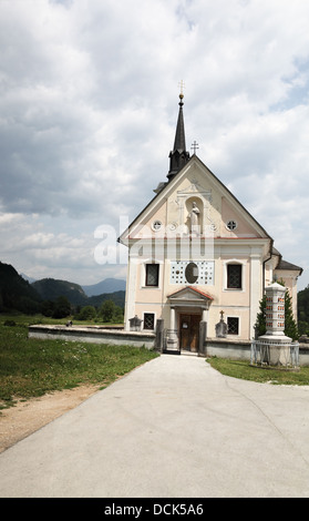 Kirche St. Margaret in Bohinjska Bela, in der Nähe von Bled, Slowenien im Sommer Stockfoto