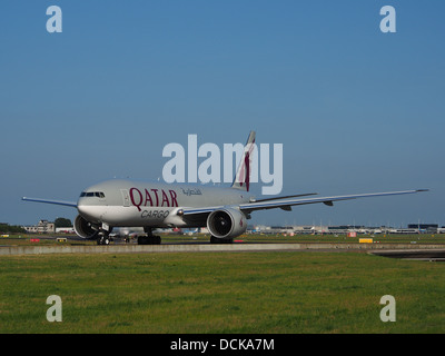 A7-BFE Qatar Airways Cargo Boeing 777-FDZ - Cn 39644 Rollen 18july2013 Pic-004 Stockfoto