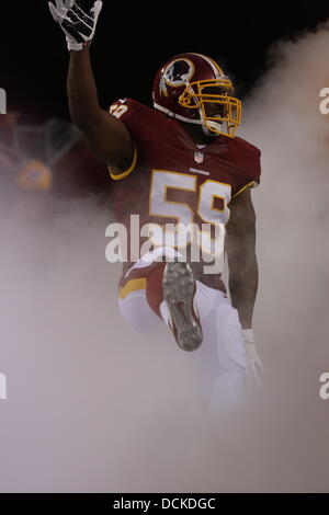 Landover, MD, USA. 19. August 2013. 19. August 2013, nehmen Landover, MD, FedEx Field Washington Redskins auf die Pittsburgh Steelers in der zweiten Fußball-Vorsaison Spiel. London Fletcher wird eingeführt und bekommt die Mannschaft und Fans vor dem Spiel angefeuert. Redskins gehen auf die Steelers 24-13 zu besiegen. © Khamp Sykhammountry/Alamy Live-Nachrichten Stockfoto