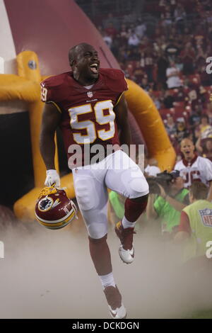 Landover, MD, USA. 19. August 2013. 19. August 2013, nehmen Landover, MD, FedEx Field Washington Redskins auf die Pittsburgh Steelers in der zweiten Fußball-Vorsaison Spiel. London Fletcher wird eingeführt und bekommt die Mannschaft und Fans vor dem Spiel angefeuert. Redskins gehen auf die Steelers 24-13 zu besiegen. © Khamp Sykhammountry/Alamy Live-Nachrichten Stockfoto