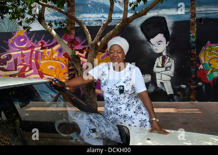 Taxifahrer, Lena Mankope Mahalefa in der überfüllten Innenstadt von Johannesburg. Südafrika 2007 Stockfoto