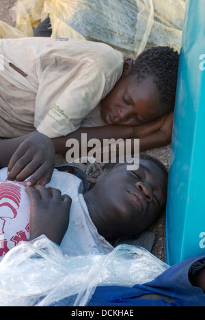 South Africa Limpopo Provinz Musina/Beit Brücke 9 Januar 2009 Zustrom Zimbabwians in Südafrika Simbabwe Kinder Stockfoto