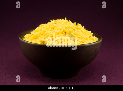 Pilau Reis in einem schwarzen Bogen eine beliebtes indisches Essen-Beilage Stockfoto