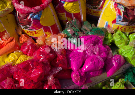 Pulverförmige Lacke für Holi-Fest der Farben - Jaipur, Rajasthan, Indien Stockfoto