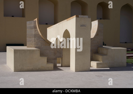 Astronomische Geräte bei Jantar Mantar Sternwarte - Jaipur, Rajasthan, Indien Stockfoto