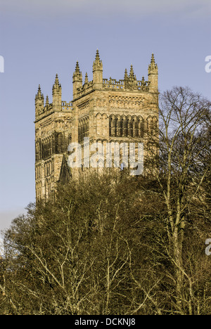 Kathedrale von Durham, Westtürme, von den Ufern des Flusses Wear Stockfoto