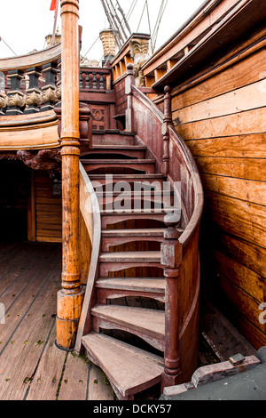 Alte Treppe auf dem Schiff Stockfoto