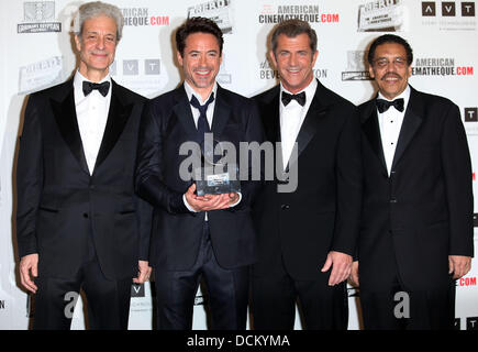 (L-R) Co-Präsident und COO von Morgan Creek Productions Rick Nicita, Honoree Robert Downey Jr., Schauspieler Mel Gibson und Präsident der American Cinematheque Henry Shields Jr.  25. American Cinematheque Award ehrt Robert Downey Jr. im The Beverly Hilton Hotel - Ankünfte Beverly Hills, Kalifornien - 14.10.11 Stockfoto