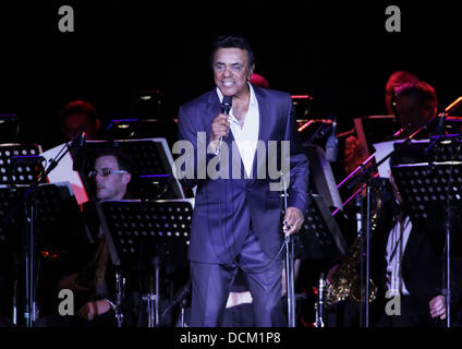 Johnny Mathis in Manchester MEN Arena durchführen. Manchester, England - 16.10.11 Stockfoto