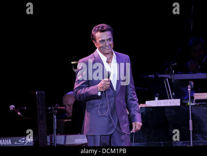 Johnny Mathis in Manchester MEN Arena durchführen. Manchester, England - 16.10.11 Stockfoto