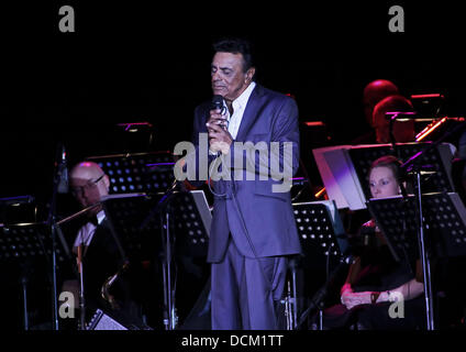 Johnny Mathis in Manchester MEN Arena durchführen. Manchester, England - 16.10.11 Stockfoto