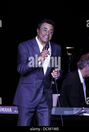 Johnny Mathis in Manchester MEN Arena durchführen. Manchester, England - 16.10.11 Stockfoto