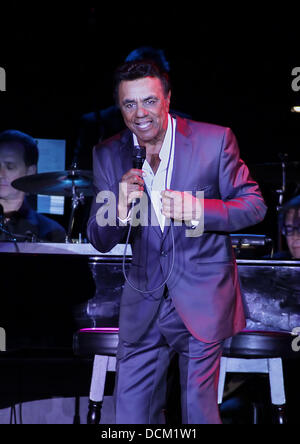 Johnny Mathis in Manchester MEN Arena durchführen. Manchester, England - 16.10.11 Stockfoto