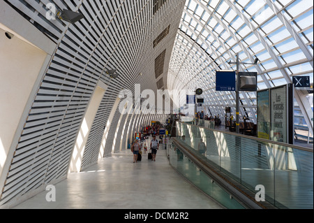 Gare d ' Avignon TGV diese Station wurde 2001 eröffnet, wurde von der SNCF, Jean-Marie Duthilleul und Jean-François Blassel konzipiert. Stockfoto