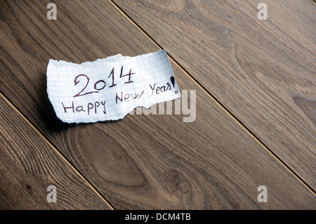 Frohes neues Jahr 2014 - Hand schreiben von Text auf einem Blatt Papier auf Holz Hintergrund mit Platz für text Stockfoto