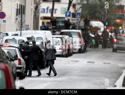 Nicolas Sarkozy angekommen "Clinique De La Muette" in Paris, wo Carla Bruni - Sarkozy um ihr Baby zu haben soll.  Paris, Frankreich - 19.10.11 Stockfoto