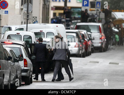 Nicolas Sarkozy angekommen "Clinique De La Muette" in Paris, wo Carla Bruni - Sarkozy um ihr Baby zu haben soll.  Paris, Frankreich - 19.10.11 Stockfoto