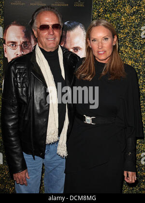 Peter Fonda und Margaret DeVogelaere LA Premiere von Sony Pictures Classics "eine gefährliche Methode" - Ankünfte Beverly Hills, Kalifornien - 19.10.11 Stockfoto