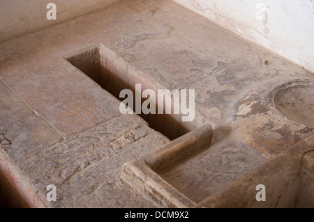 Traditionelle Latrinen in Amber (Amer) Fort / Schloss - Jaipur, Rajasthan, Indien Stockfoto