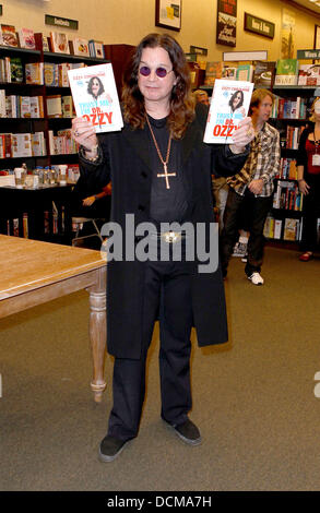 Ozzy Osbourne bei seinem Booksigning für "Vertrauen Sie mir, ich bin Dr. Ozzy" bei Barnes and Noble Las Vegas, Nevada - 20.10.11 Stockfoto