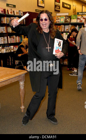 Ozzy Osbourne bei seinem Booksigning für "Vertrauen Sie mir, ich bin Dr. Ozzy" bei Barnes and Noble Las Vegas, Nevada - 20.10.11 Stockfoto