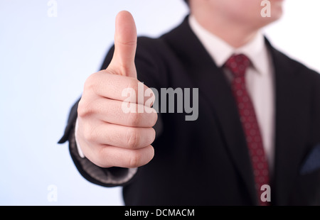 Jungen professionellen shows, die Finger in O'K Zeichen angeordnet Stockfoto