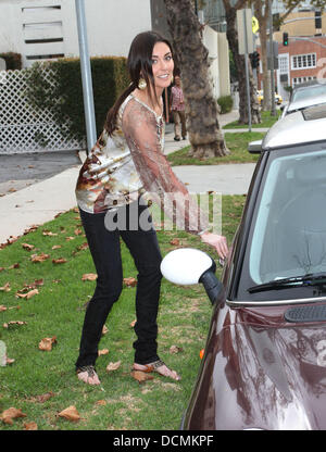 Taylor Cole wird auf einen shopping-Trip mit Stylistin genommen. Taylor, posierte für Fotos in einer Reihe von stylischen Outfits Beverly Hills, Kalifornien - 24.10.11 Stockfoto