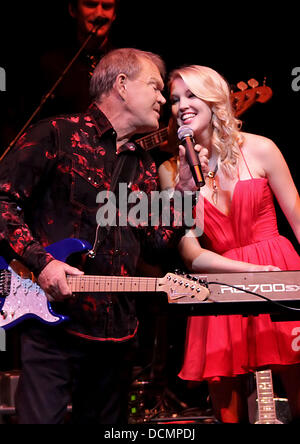 Glen Campbell Durchführung seiner "guten Zeiten - The Final Farewell" tour in Liverpool Philharmonic Hall Liverpool, England - 25.10.11 Stockfoto