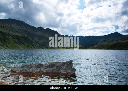 schöne Landschaft Bergsee oder fünf-Seen-Tal im Tatra-Nationalpark Stockfoto