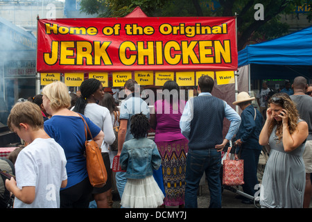 Ruckhuhn verkauft in der Woche Harlem Street fair auf West 135th Street in Harlem in New York Stockfoto
