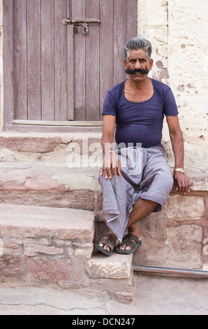 Indischer Mann mit großen buschigen Schnurrbart Rajashtan Meherangarh Fort - Jodhpur, Indien Stockfoto