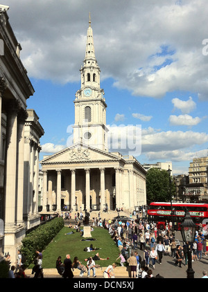 St. MARTINS IN THE FIELDS, London, National Gallery auf der linken Seite. Foto Tony Gale Stockfoto