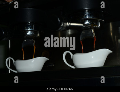 Kaffee. Extraktion von Espresso. Stockfoto