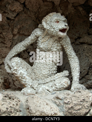 Affe-Skulptur an einem Gebäude benannte Grotte im formalen Garten des Schlosses in Veitshöchheim Stockfoto