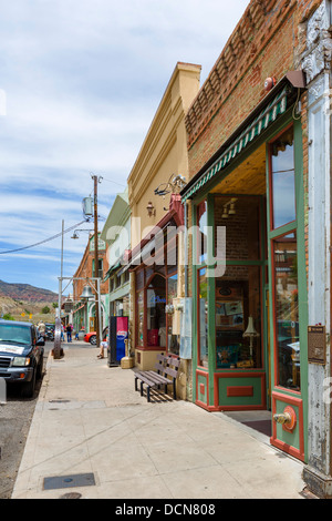 Main Street in der Innenstadt der alten Bergstadt Jerome, Arizona, USA Stockfoto