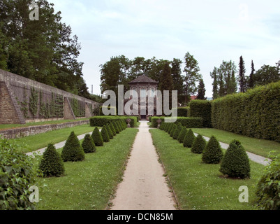 Gebäude benannt Grotte im formalen Garten des Schlosses in Veitshöchheim Stockfoto