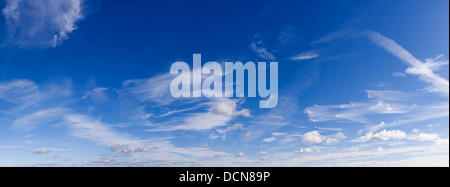 Blauer Himmelshintergrund Stockfoto