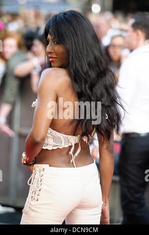 London, UK, 20.08.2013: The World Premiere von One Direction - Dies ist uns 3D. Im Bild:. Sinitta. Bild von Julie Edwards Stockfoto