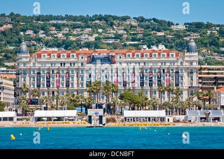 Blick auf Cannes Kosten mit berühmten Carlton Hotel, Cannes, Côte d ' Azur, Frankreich Stockfoto