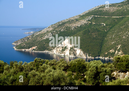 Blick vom Meghas Birnos Hügel in der Nähe von Spartohori über den Meganisi geraden auf der Insel Lefkas, Ionische Inseln, Griechenland. Stockfoto