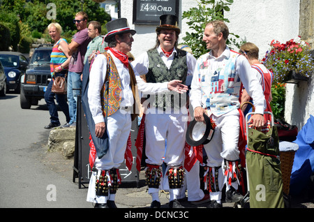 Morris Dancers am 2013 Dartmoor Folk Festival, Süd Eifer, Dartmoor, Devon, England Stockfoto