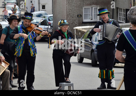 Folk-Gruppe im Jahr 2013 Dartmoor Volksfest, Süd Eifer, Dartmoor, Devon, England Stockfoto