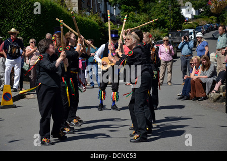 Morris Dancers in 2013 Dartmoor Volksfest, Süd Eifer, Dartmoor, Devon, England, Vereinigtes Königreich Stockfoto