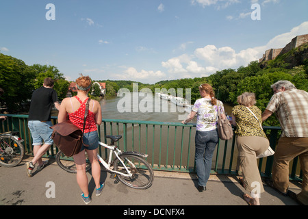 Hochwasser des Flusses Saale in Halle - Giebichenstein Brücke gesehen; Deutschland, 5. Juni 2013 Stockfoto