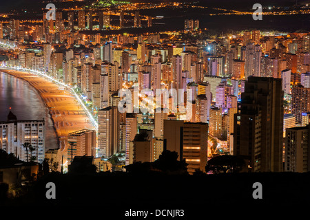 Benidorm, Alicante, Spanien, in der Nacht Stockfoto