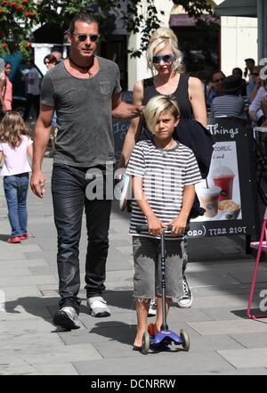 London, Großbritannien, 20. August 2013. Gavin Rossdale, Gwen Stefani und Kingston Rossdale gesehen in Primrose Hill © WFPA/Alamy Live-Nachrichten Stockfoto