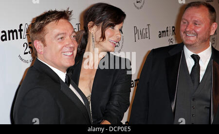 Kevin Huvane, Sandra Bullock und Kevin Robert Frost die 2011 AmfAR Inspiration Gala anlässlich des Chateau Marmont Los Angeles, Kalifornien - 27.10.11 Stockfoto