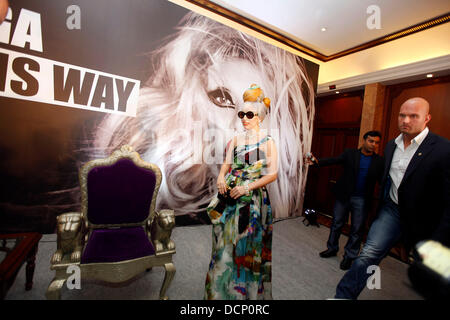 Lady Gaga besucht eine Pressekonferenz im Taj Mansingh Hotel um ihr bevorstehendes Konzert in Neu-Delhi, Indien am 28. Oktober 2011 zu fördern.  Lady Gaga wird während einer Formel1 after-Party-Show feiert Indiens-Formel-1-Debüt New Dehli, Indien - 28.10.11 durchführen. Stockfoto