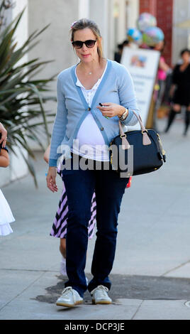 Jennifer Garner holt ihre Töchter von eine Verabredung Santa Monica, Kalifornien - 29.10.11 Stockfoto